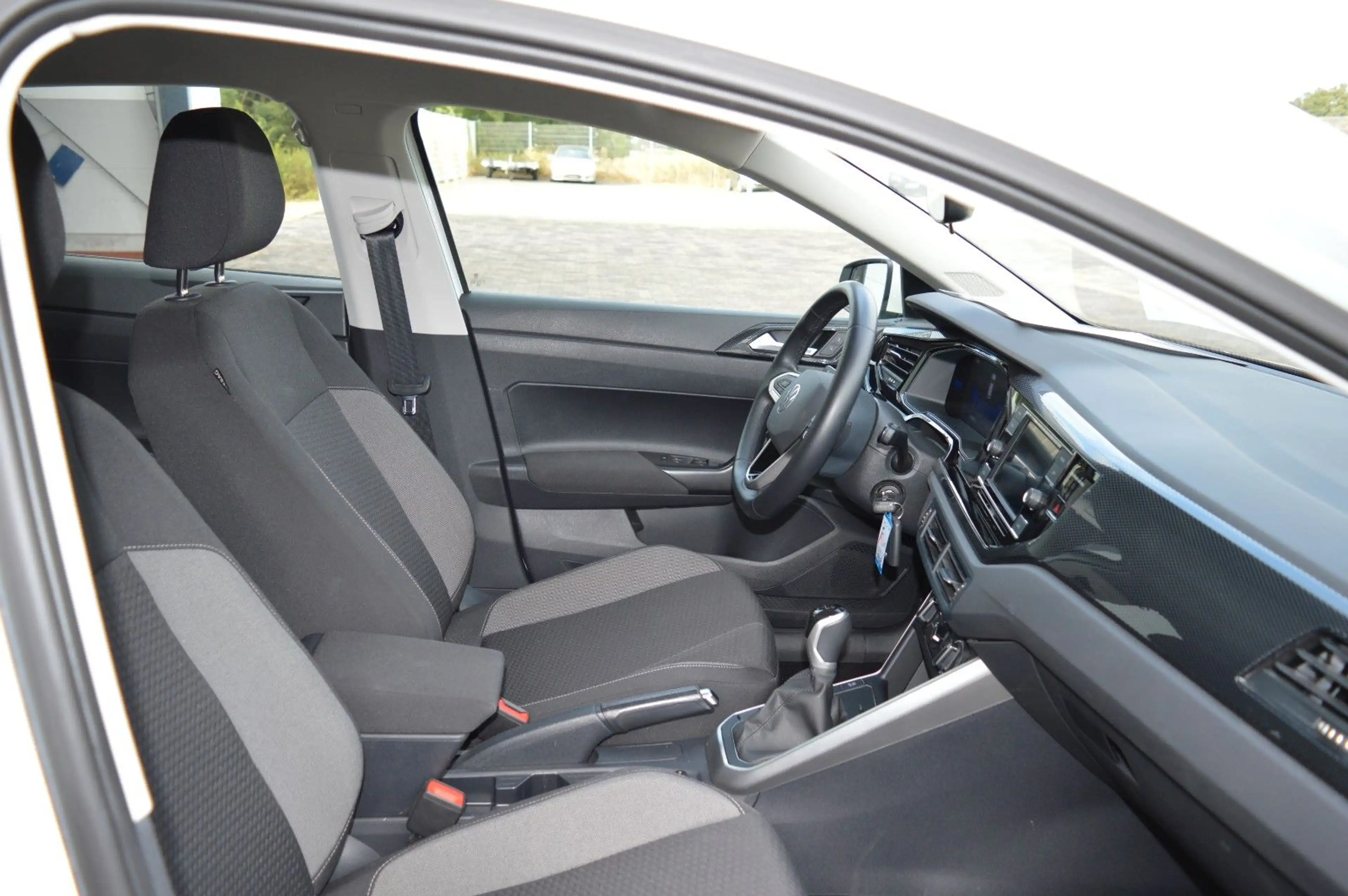 Volkswagen Polo VI Life LED PDC GJR — photo 11