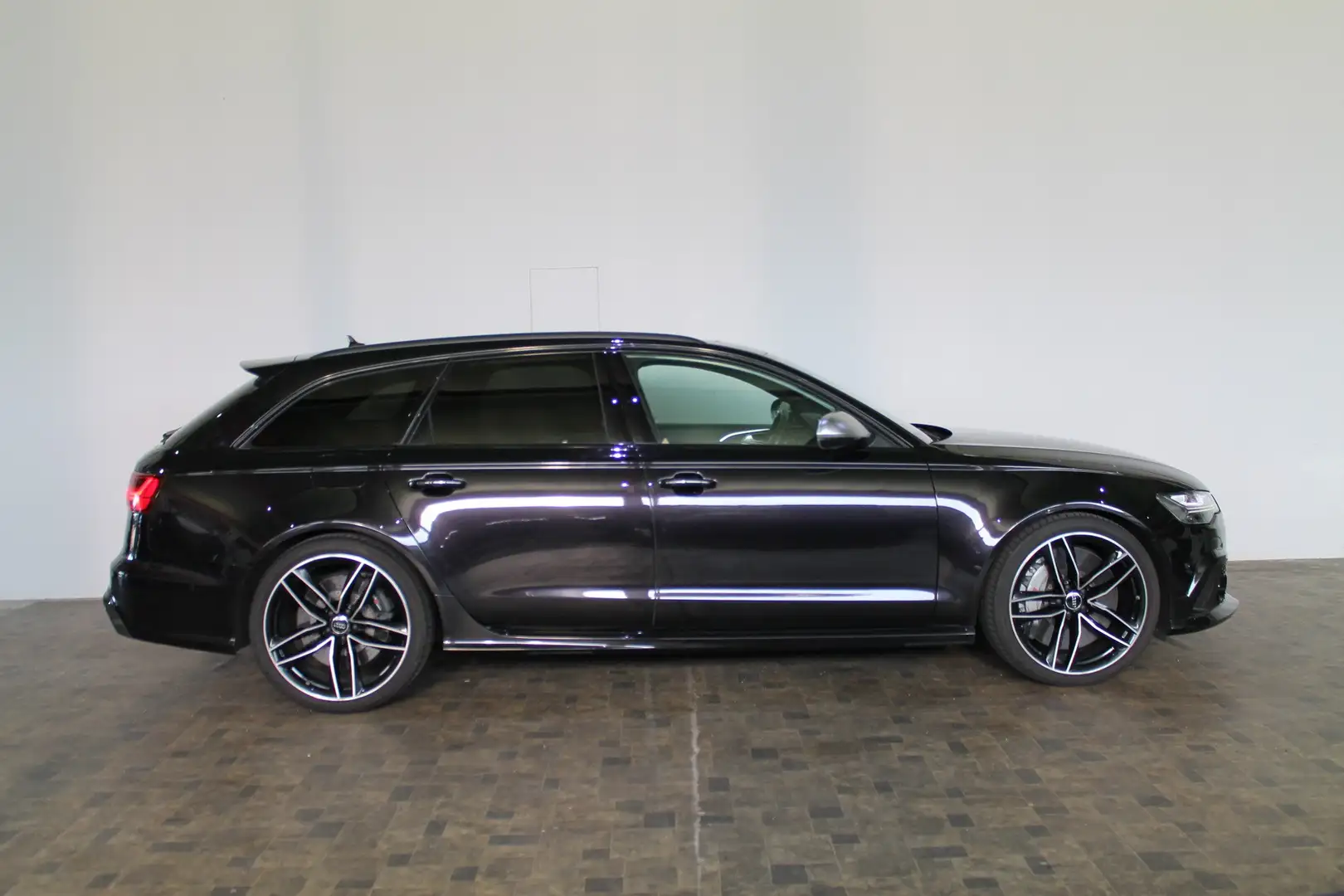 Audi RS6 4.0 TFSI quattro performance Schwarz - 1