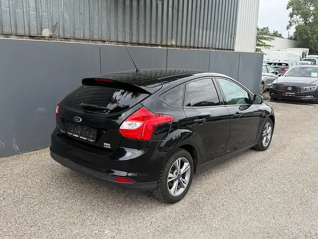 Ford Focus view 6