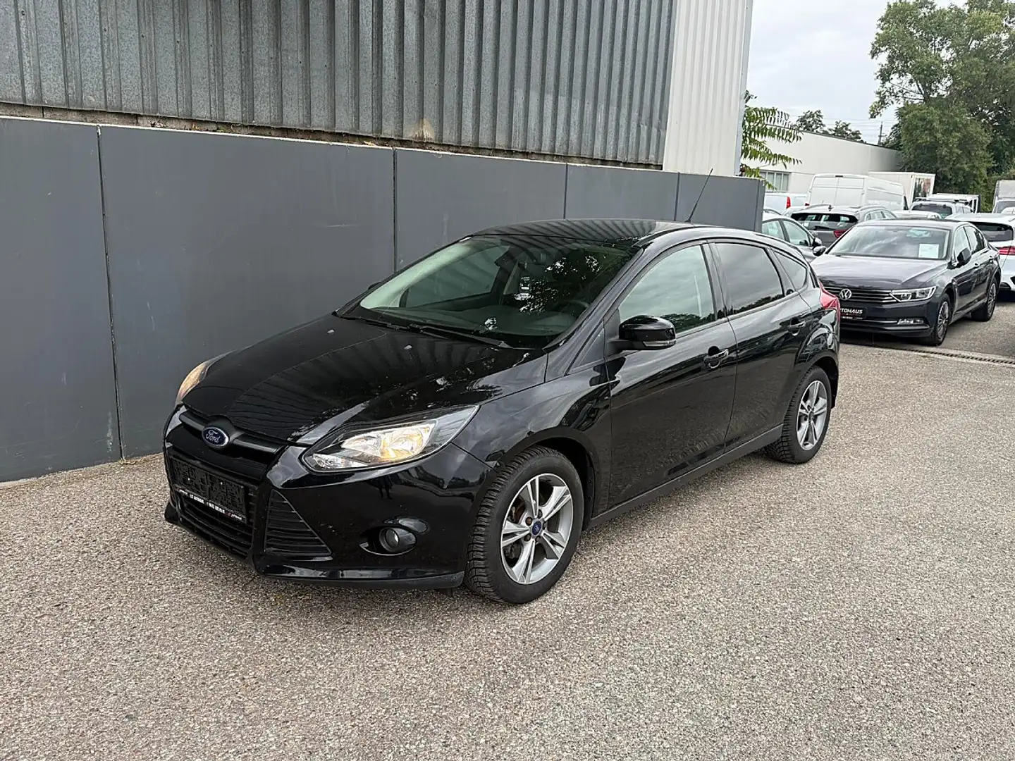 Ford Focus Easy 1,0 EcoBoost | PICKERL BIS 09/2027 | Schwarz - 1