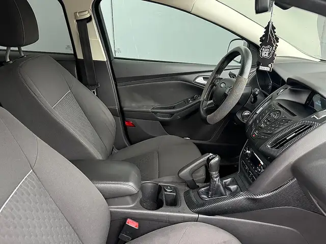 Ford Focus view 8