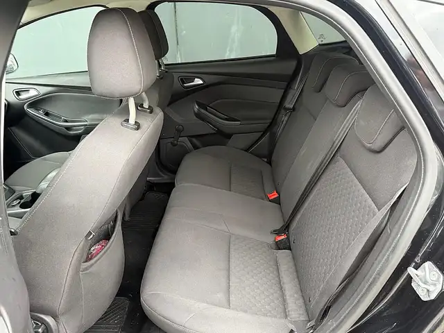 Ford Focus view 9