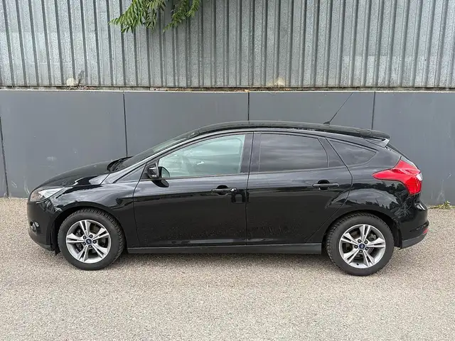 Ford Focus view 2