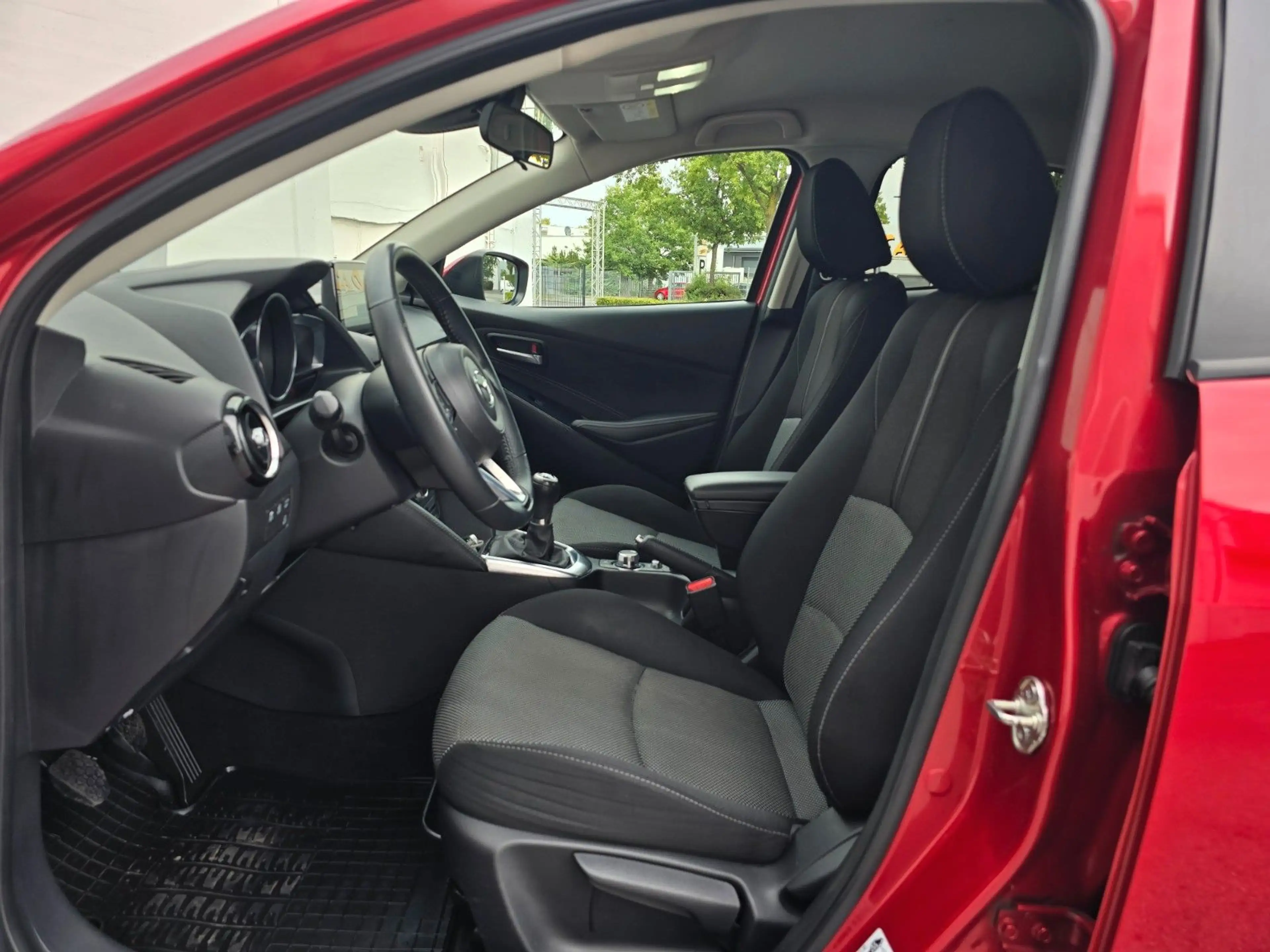 Mazda 2 Lim. Sports-Line LED — photo 14