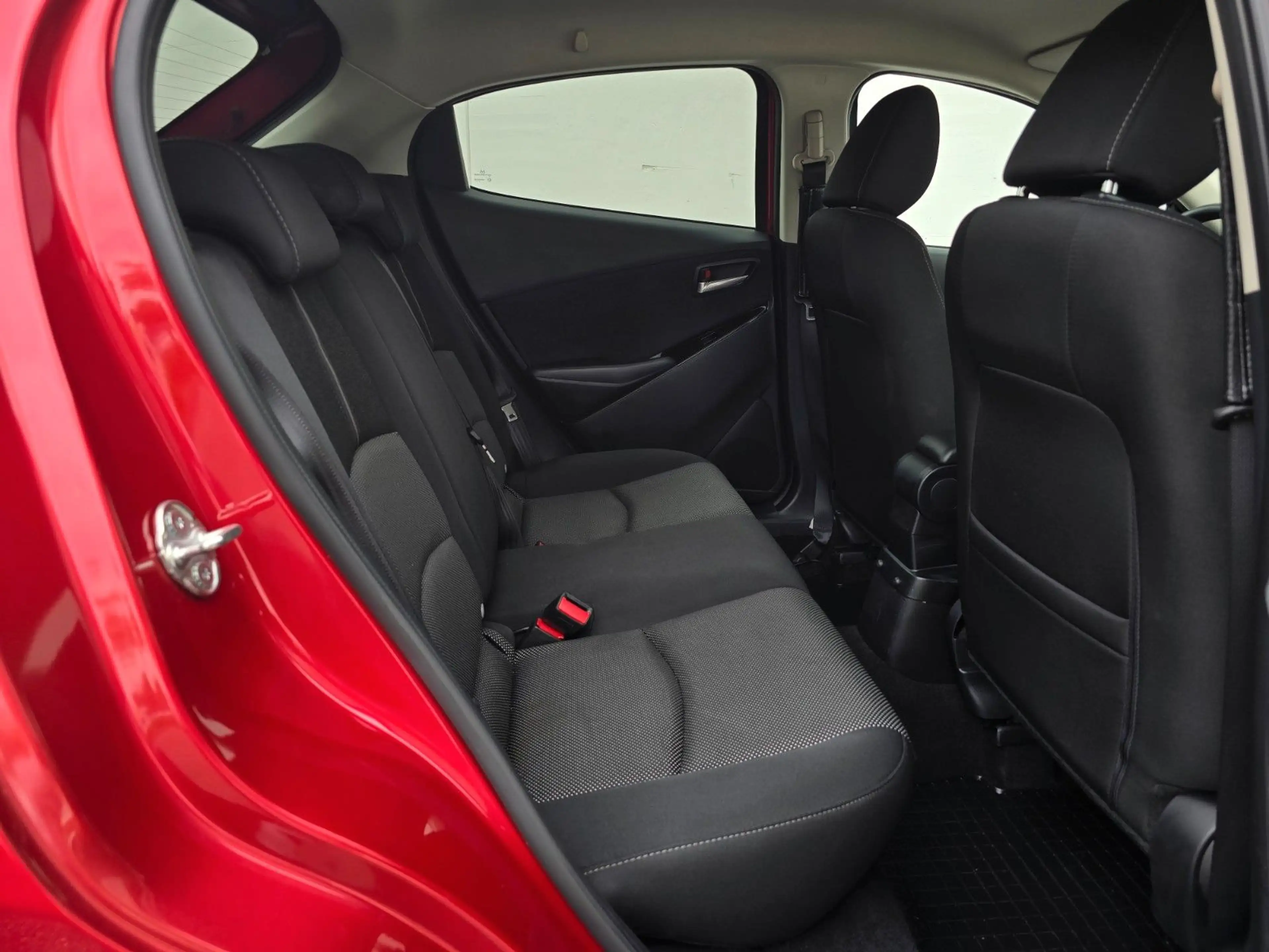 Mazda 2 Lim. Sports-Line LED — photo 11