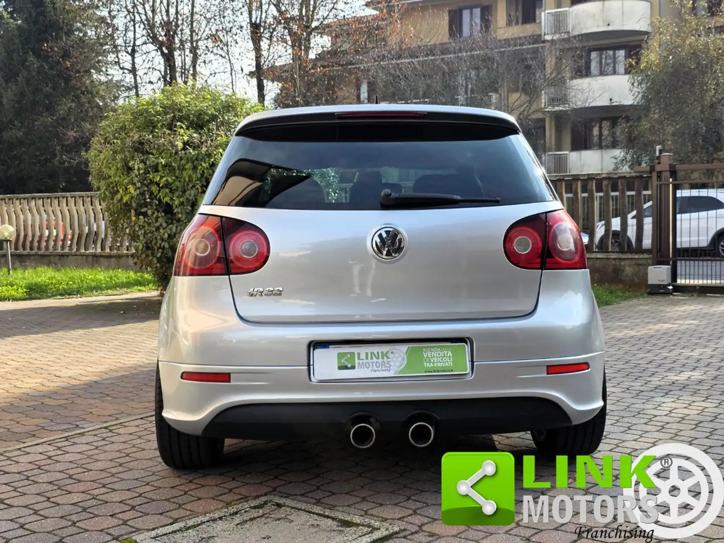 Volkswagen Golf 3.2 VR6 4mot. 3p. DSG R32 Grigio - 2
