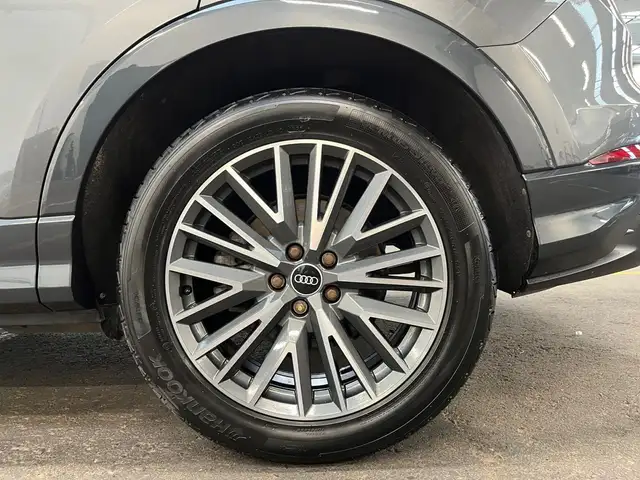 Audi Q3 view 7
