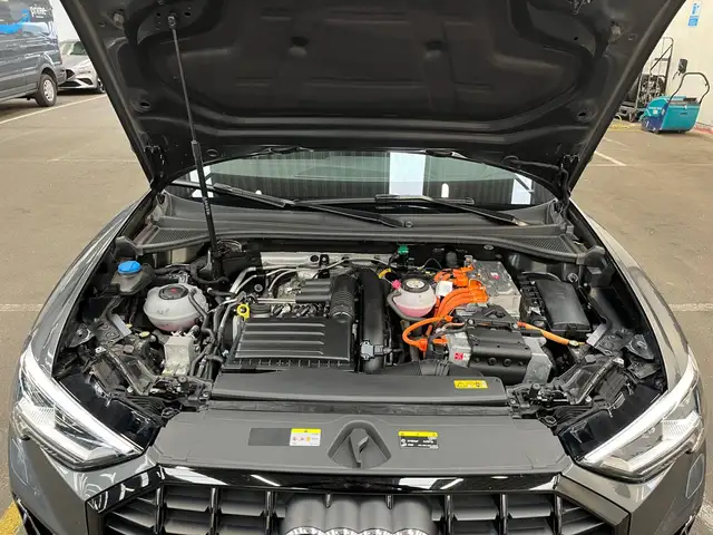 Audi Q3 view 12