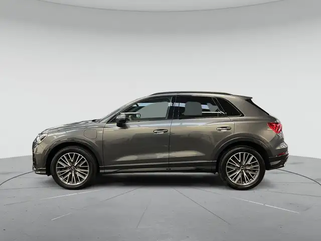 Audi Q3 view 3