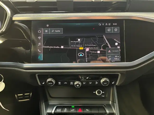 Audi Q3 view 14
