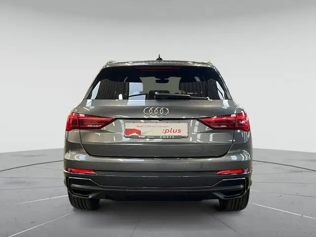 Audi Q3 view 6