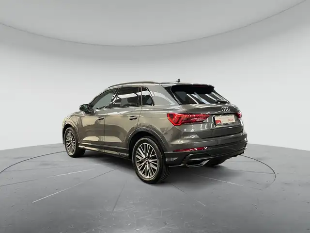 Audi Q3 view 4