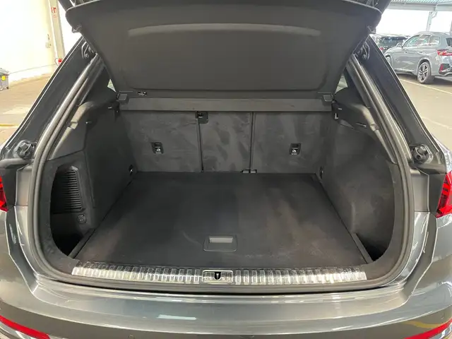 Audi Q3 view 11