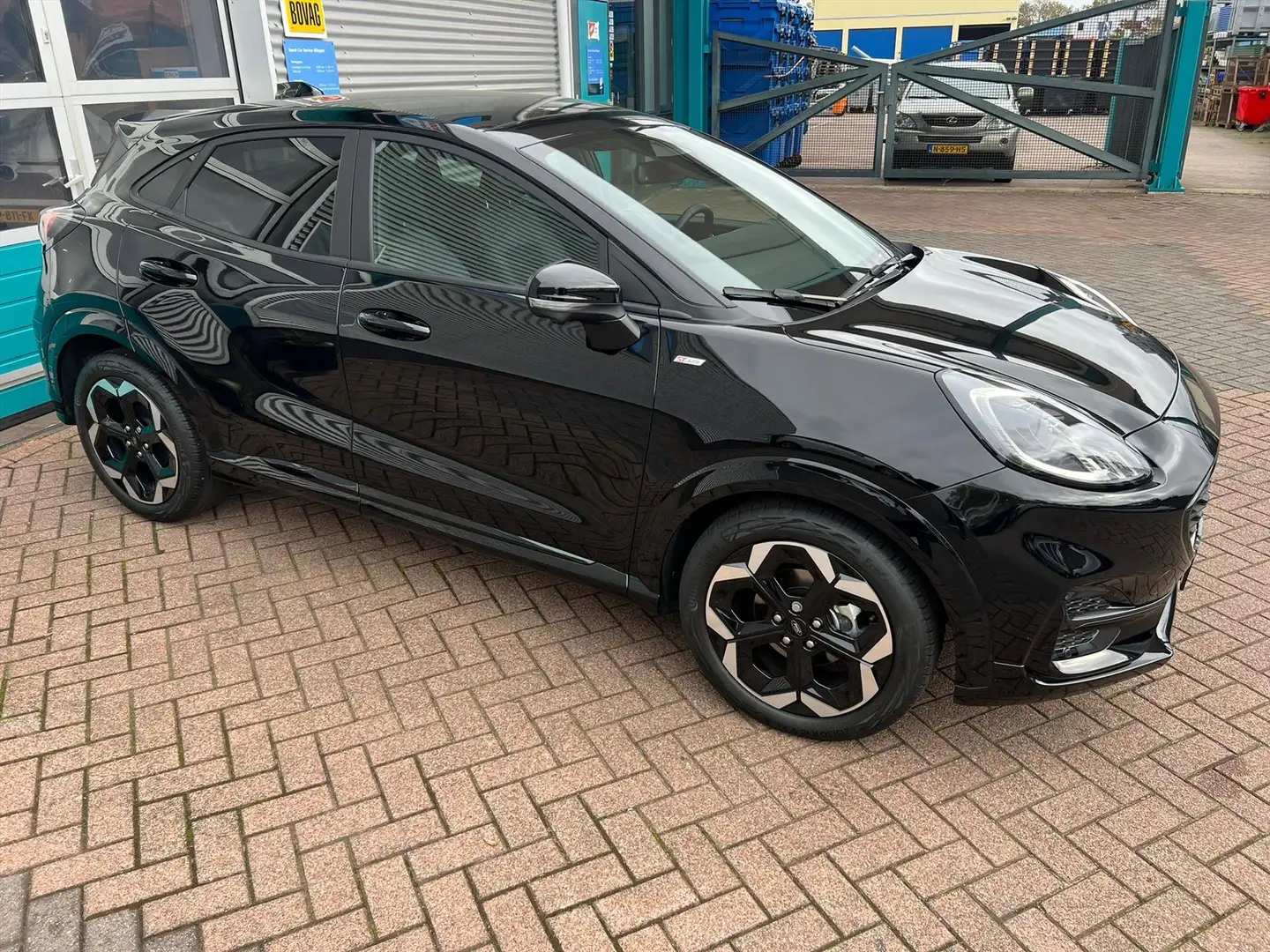 Ford Puma 1.0i Hybrid 155pk ST-Line X Pano-schuifdak/trekhaa Schwarz - 2