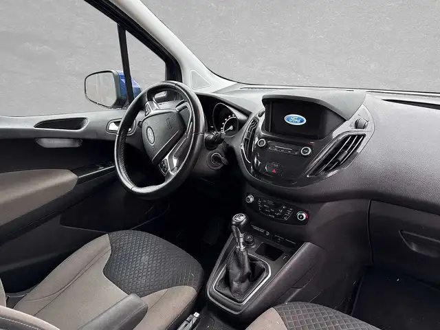 Ford Tourneo Courier view 4