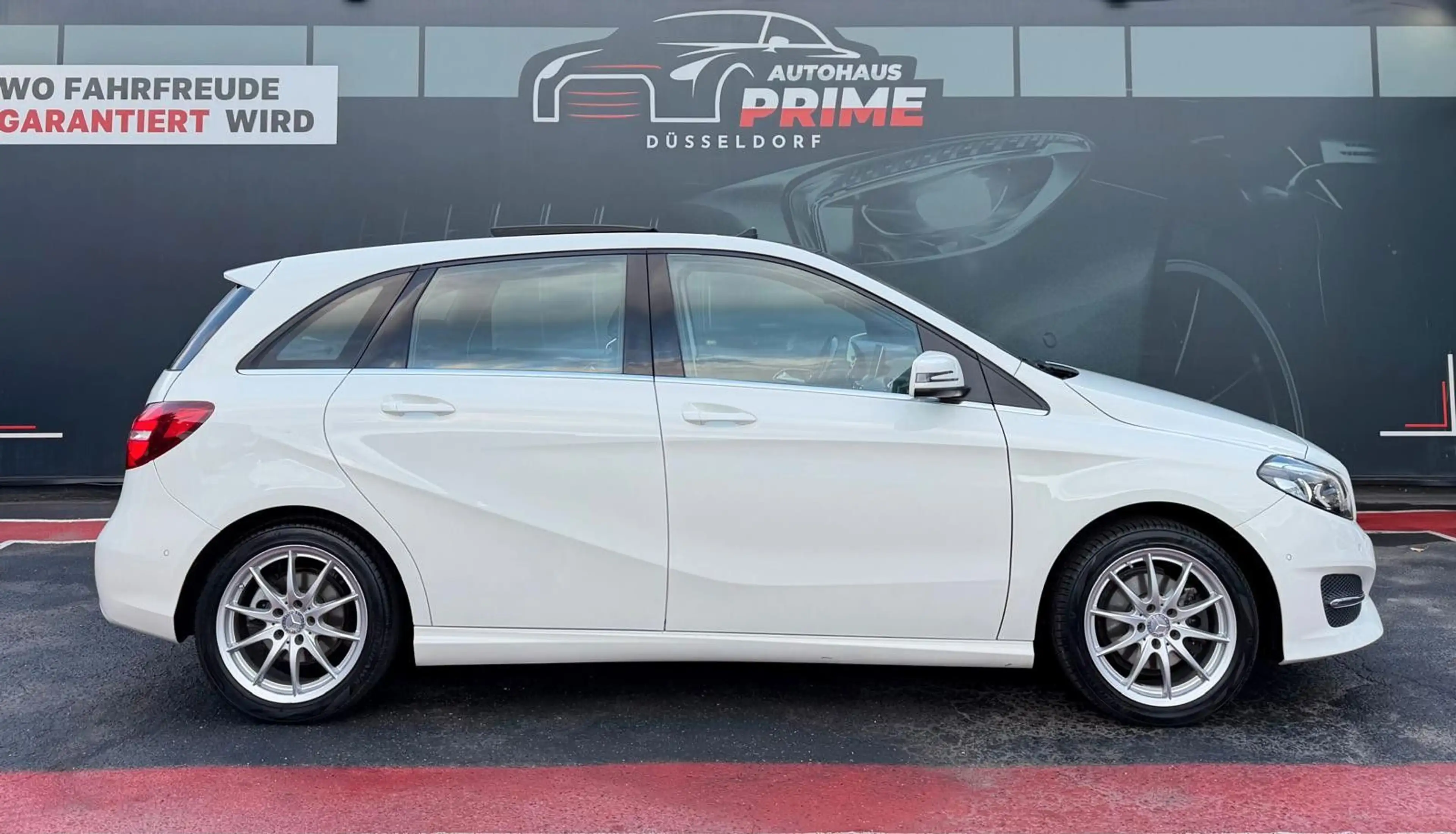 Mercedes-Benz B 180 *Panorama*Urban*Navi*Facelift*Garantie* — photo 14