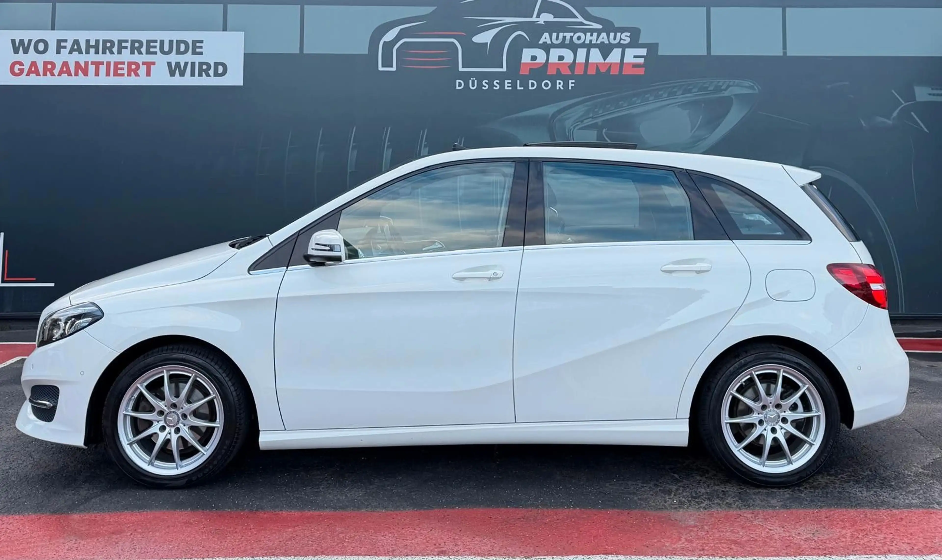Mercedes-Benz B 180 *Panorama*Urban*Navi*Facelift*Garantie* — photo 13