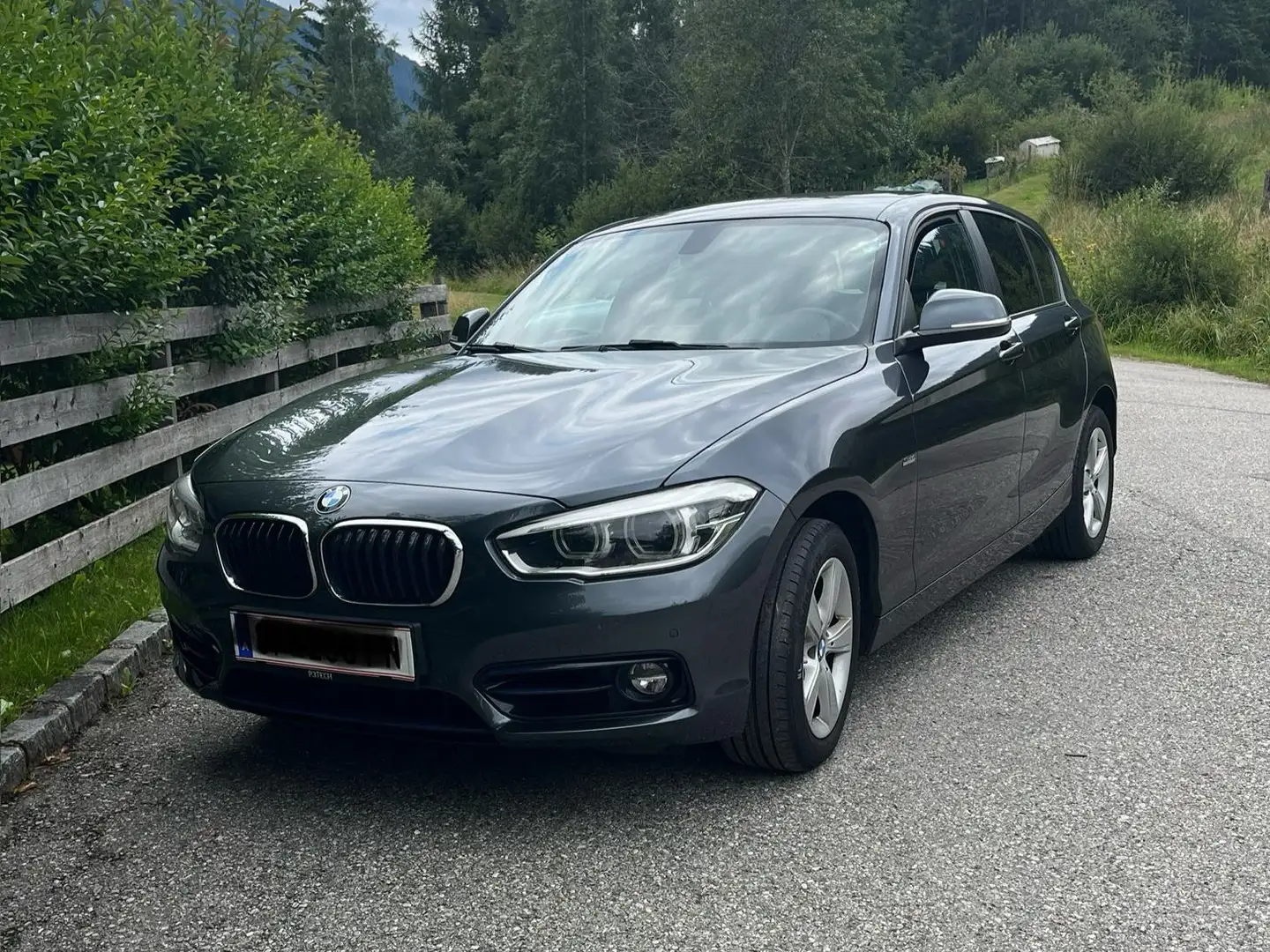 BMW 118 118d Sport Line Aut. Sport Line Grau - 1