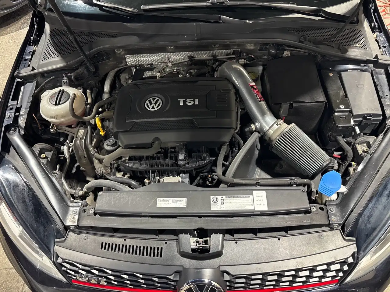 Volkswagen Golf GTI снимка Volkswagen Golf GTI
