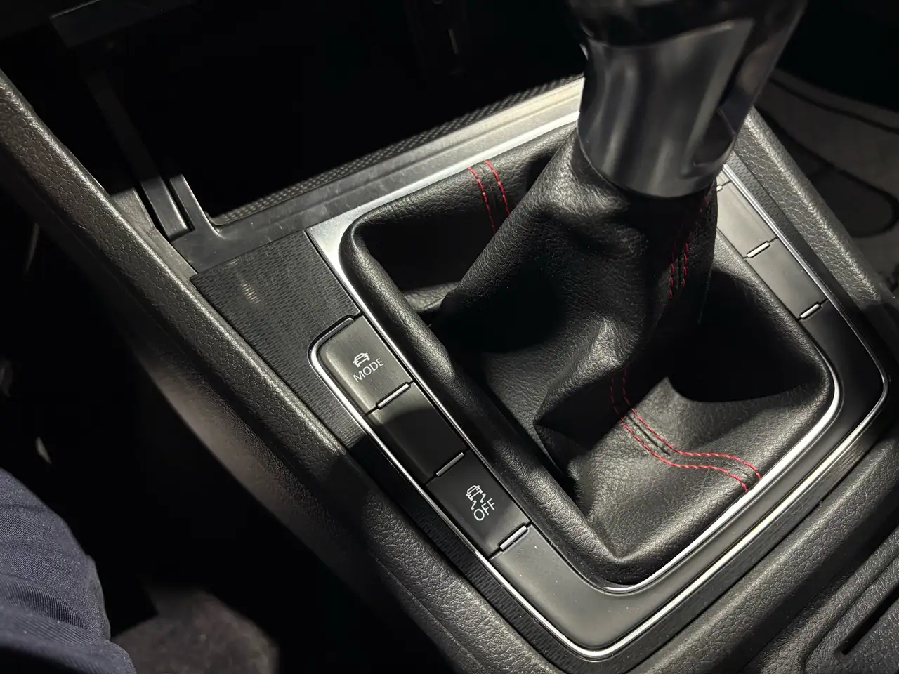 Volkswagen Golf GTI снимка Volkswagen Golf GTI