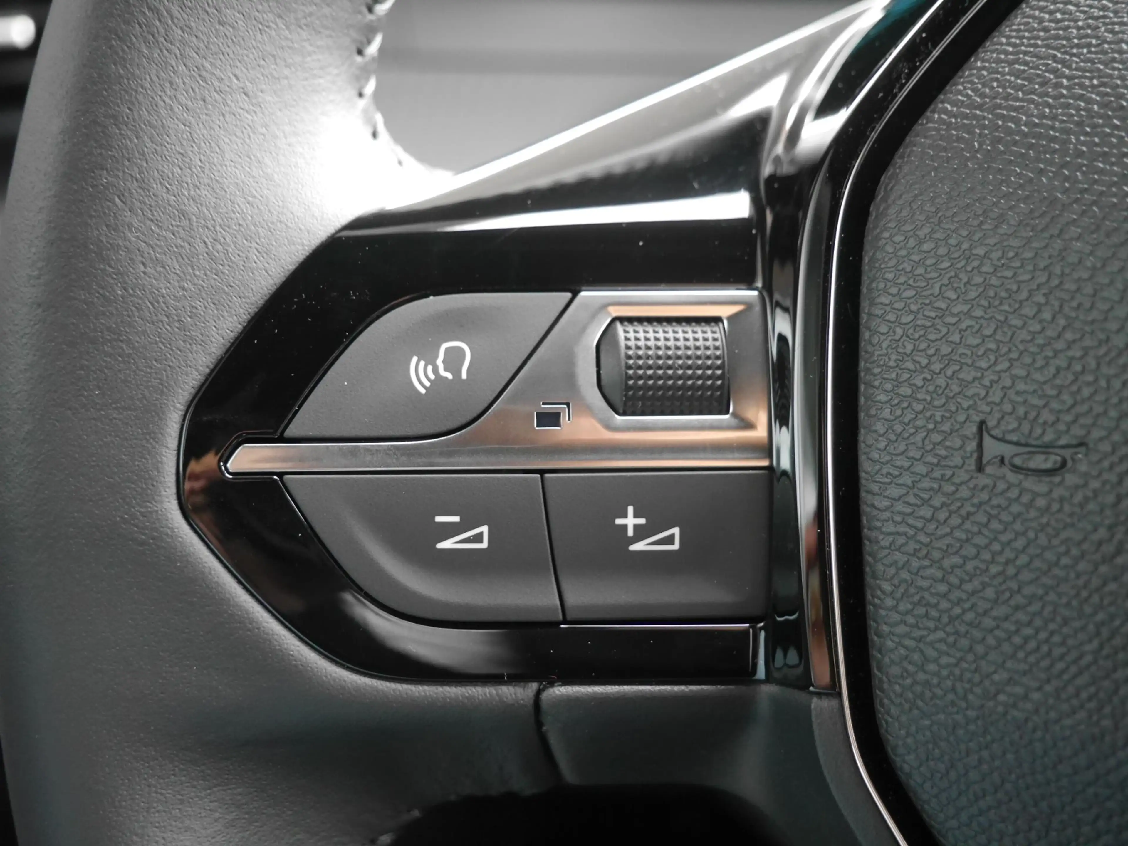 Peugeot 2008 1.2 Hybrid 145 Business Automaat | | CarPlay | Nav — photo 15