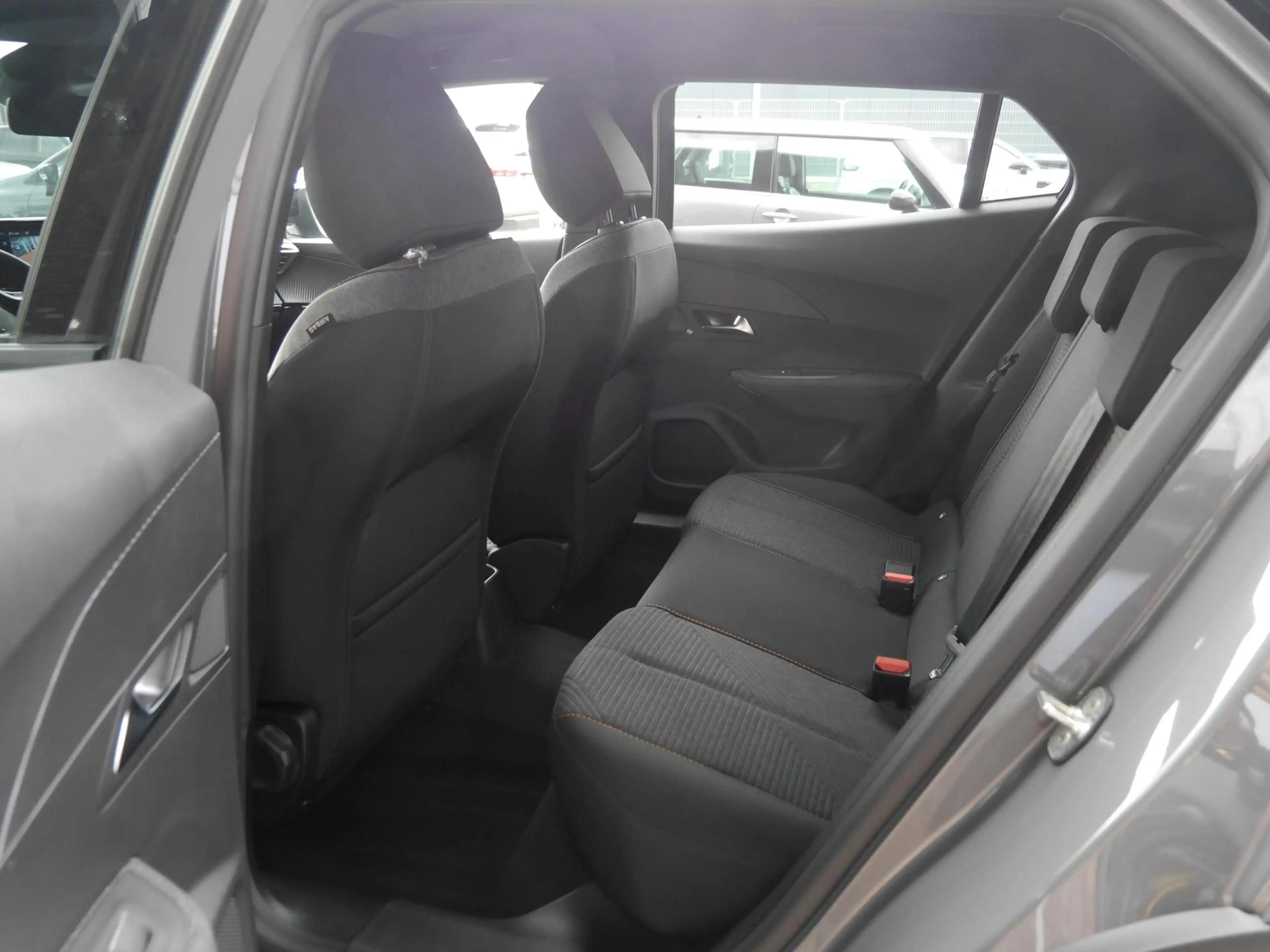 Peugeot 2008 1.2 Hybrid 145 Business Automaat | | CarPlay | Nav — photo 8