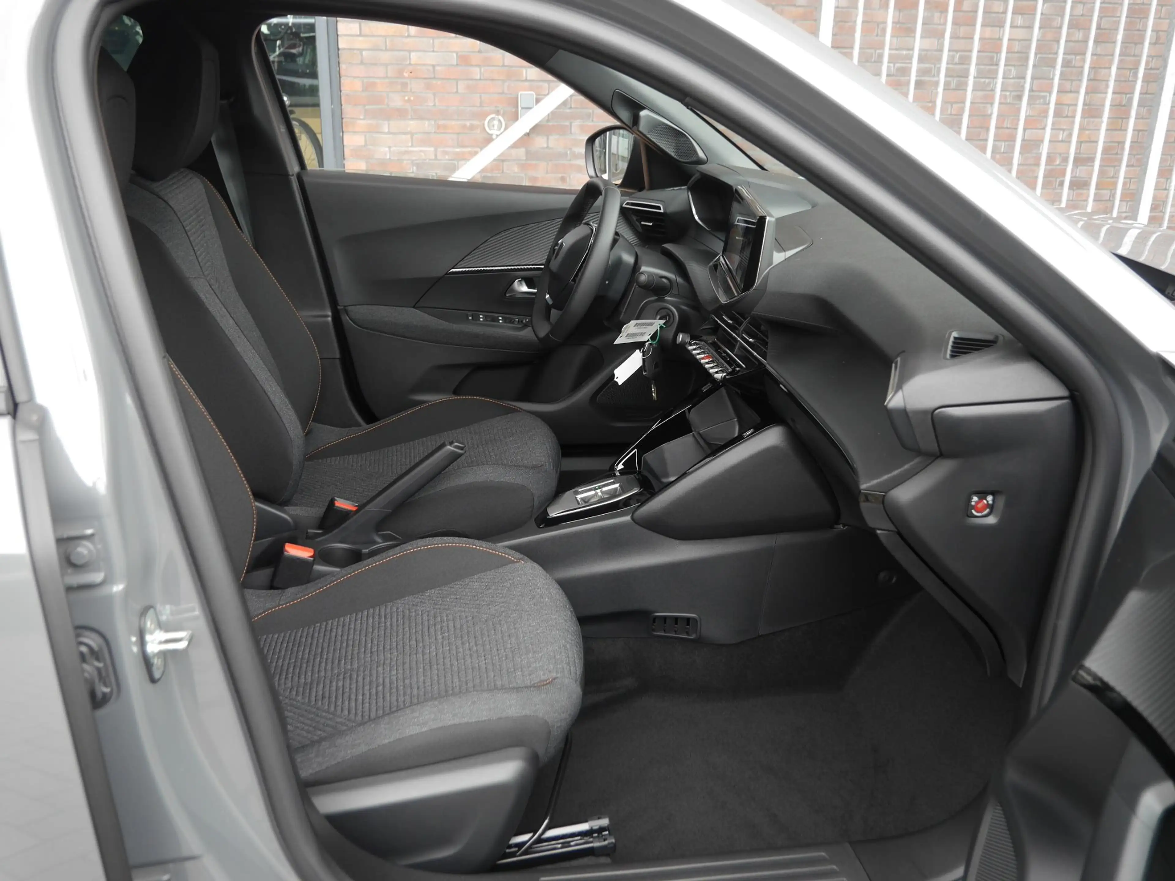 Peugeot 2008 1.2 Hybrid 145 Business Automaat | | CarPlay | Nav — photo 12