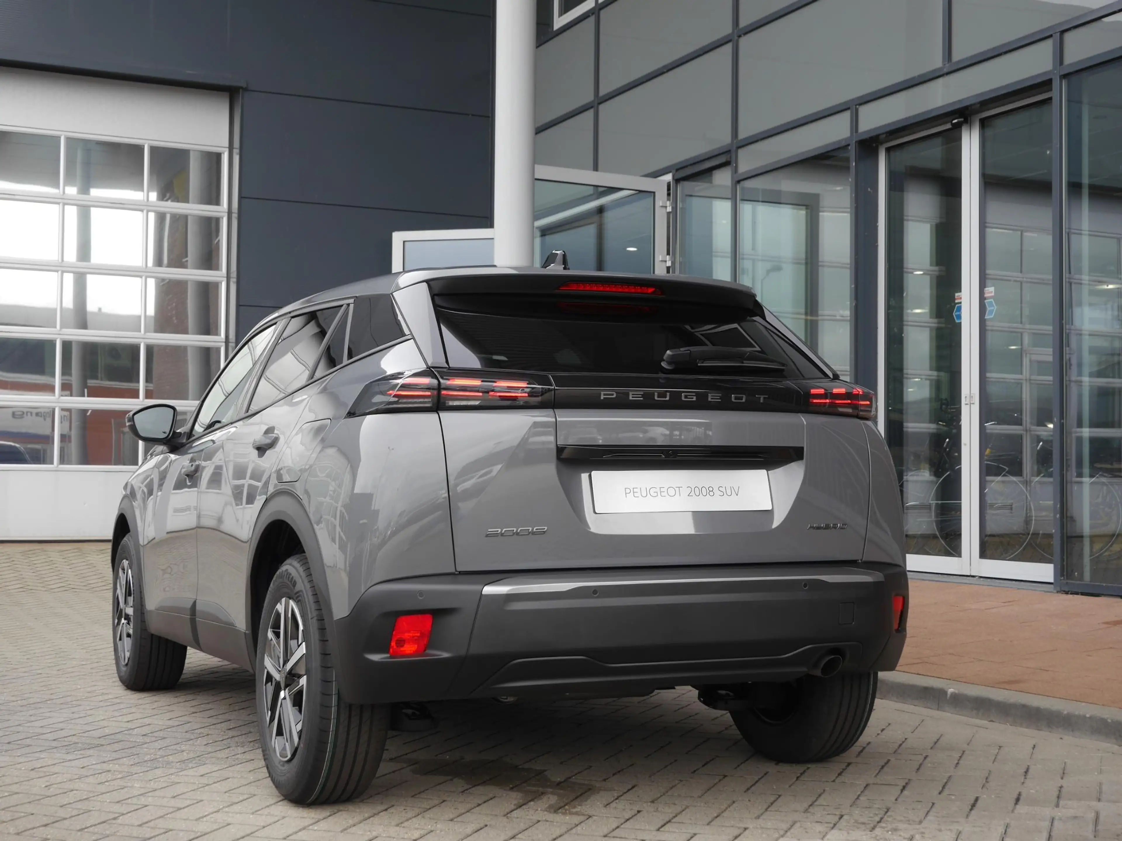 Peugeot 2008 1.2 Hybrid 145 Business Automaat | | CarPlay | Nav — photo 4