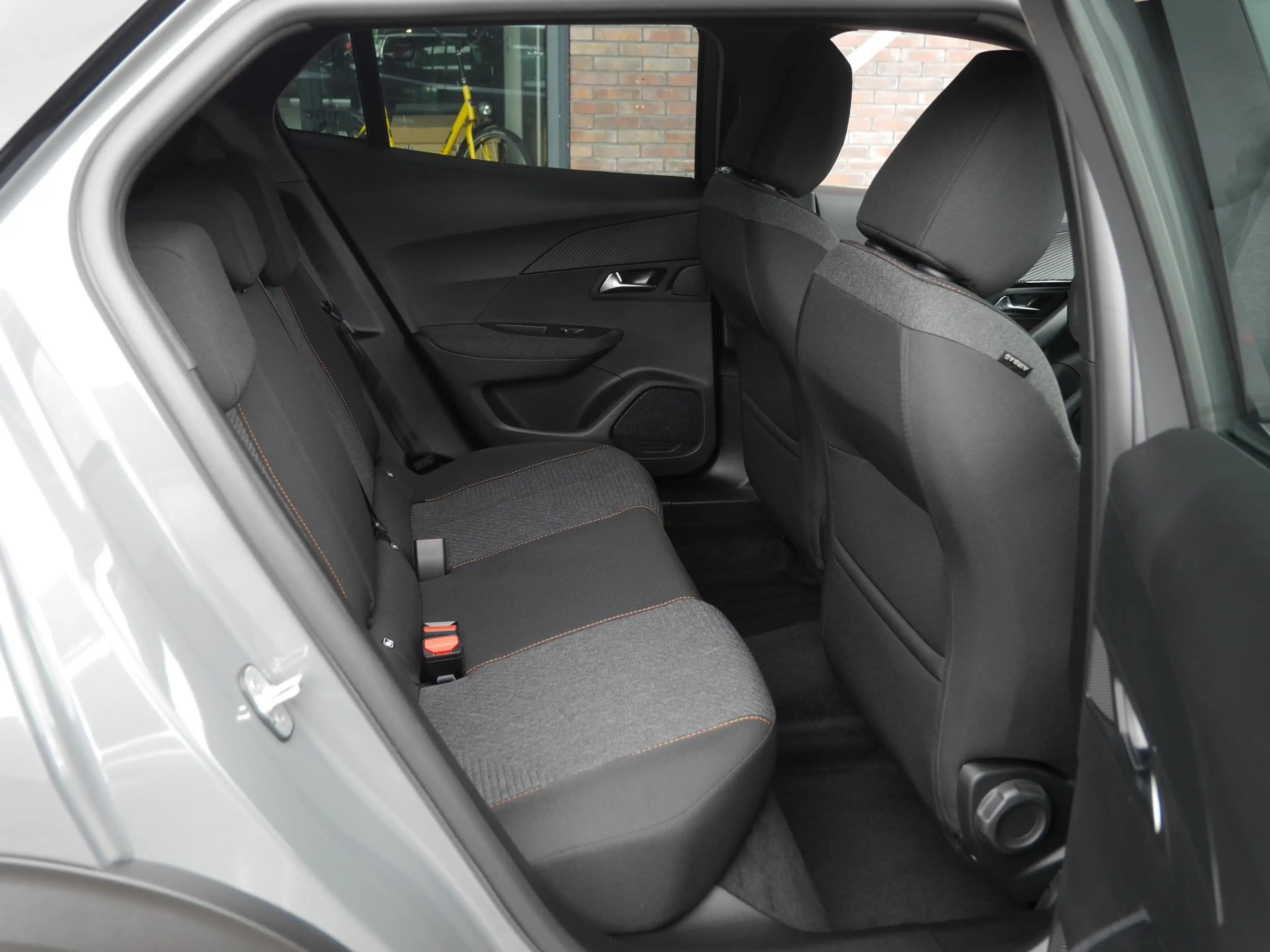 Peugeot 2008 1.2 Hybrid 145 Business Automaat | | CarPlay | Nav — photo 11