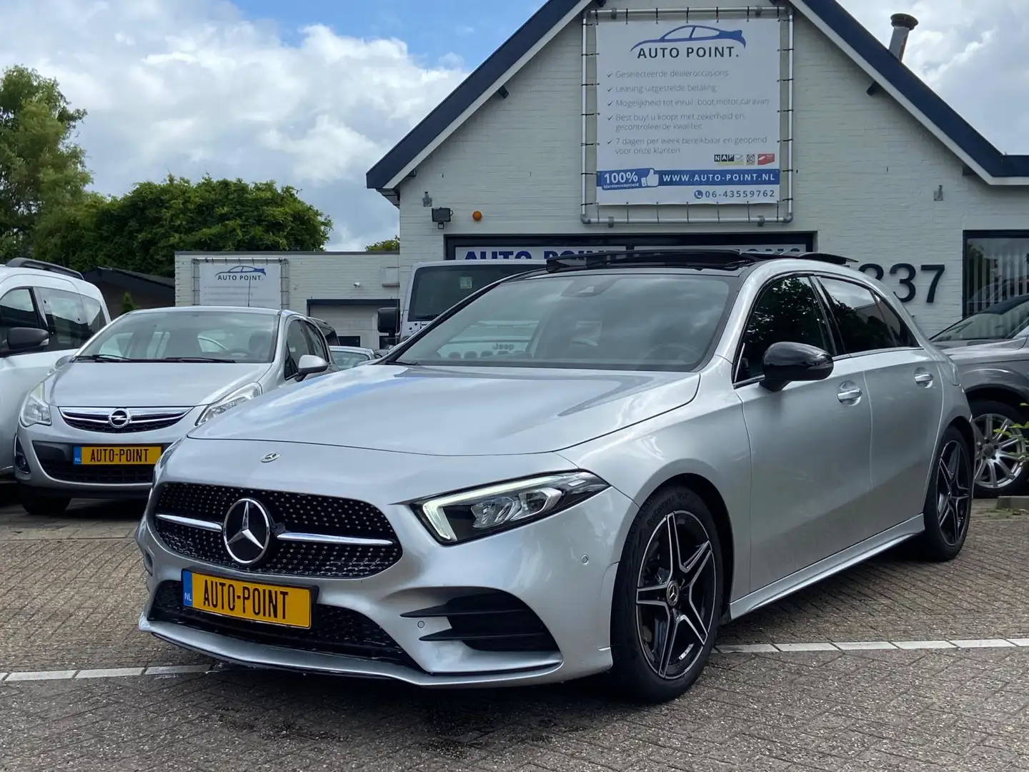 Mercedes-Benz A 180 AMG-NIGHT PAKKET/PANO/SFEER/WIDESCREEN/58900KM! Zilver - 1