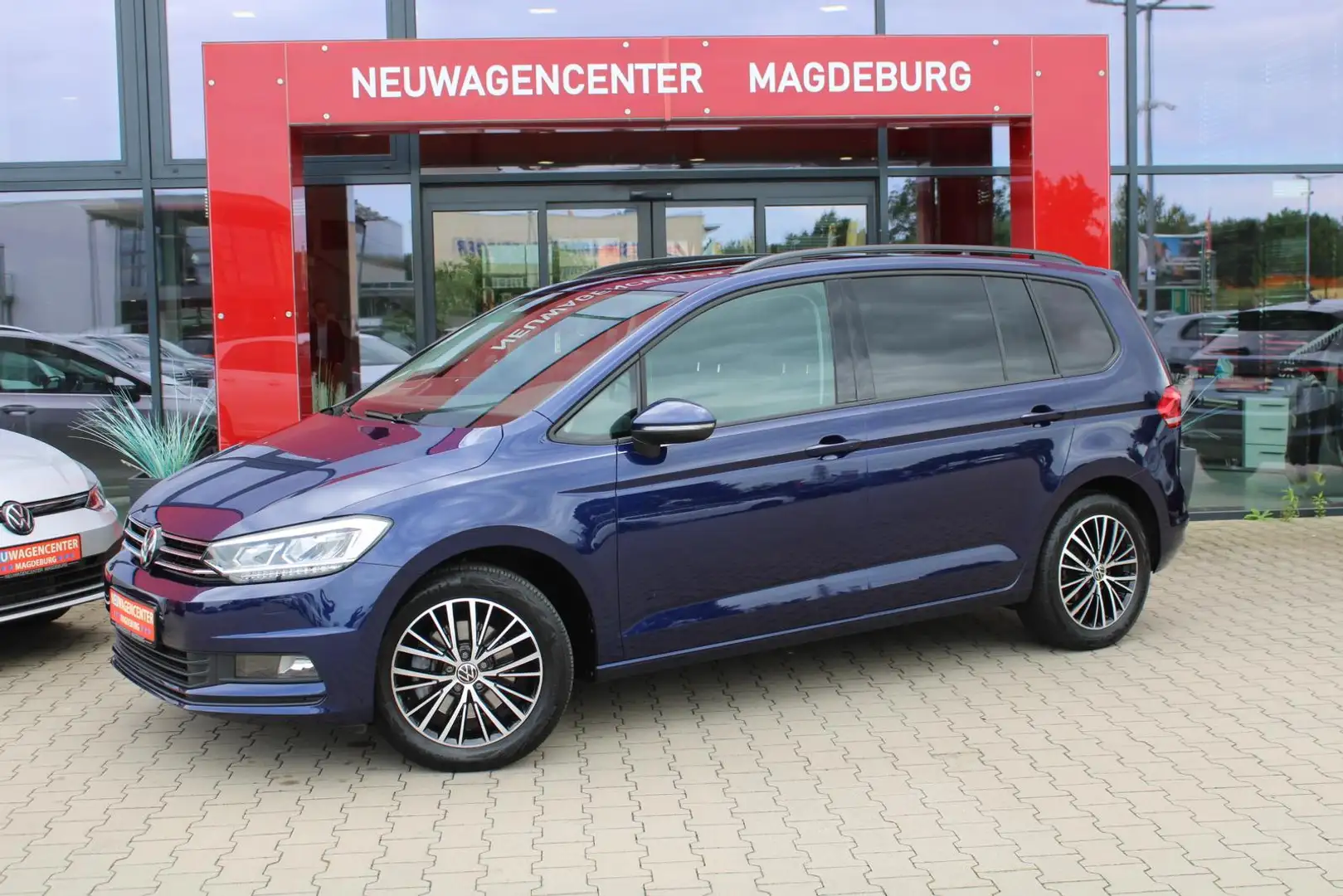 Volkswagen Touran 1.5 TSI Comfortline*7-SITZER*ST.HZG*PANO*AHK*SOUND Blau - 1