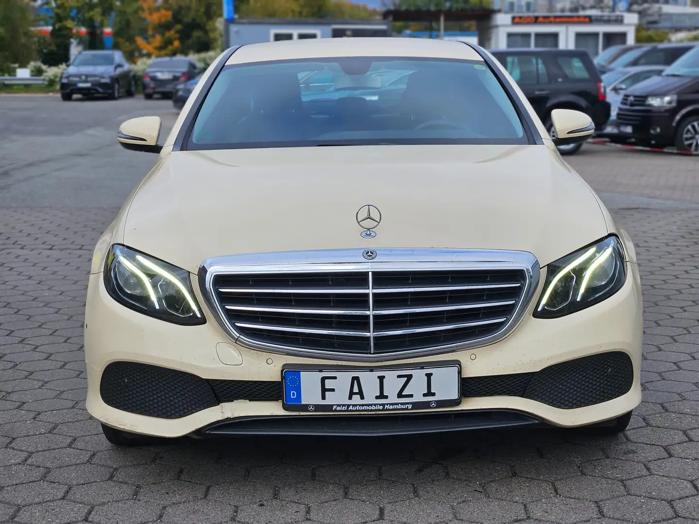 Mercedes-Benz E 200 d 9G-TRONIC LED Parktronik Navigation Kamera Beige - 2
