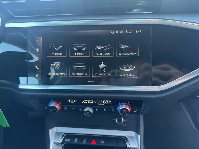 Audi Q3 view 11