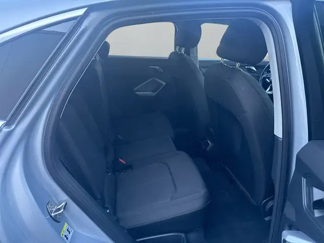 Audi Q3 view 12