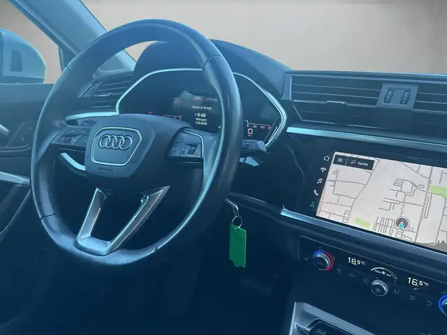 Audi Q3 view 7