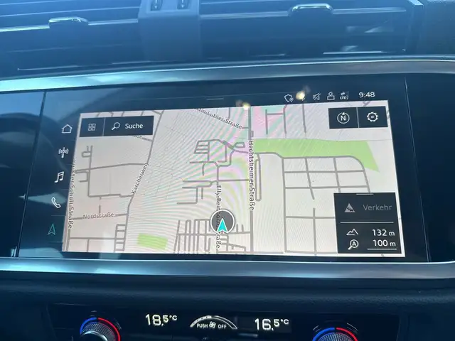 Audi Q3 view 10