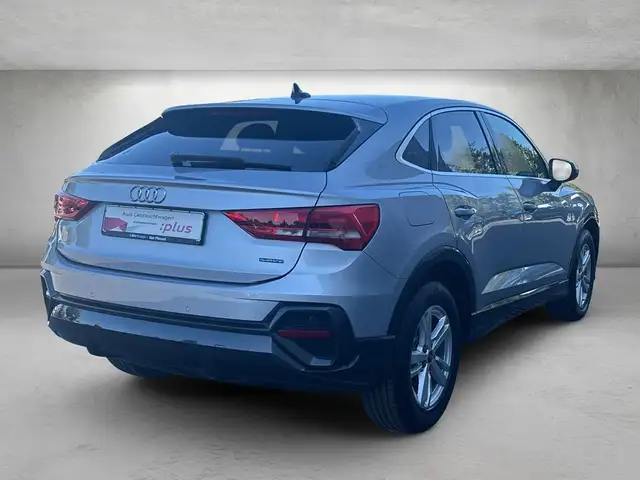 Audi Q3 view 3