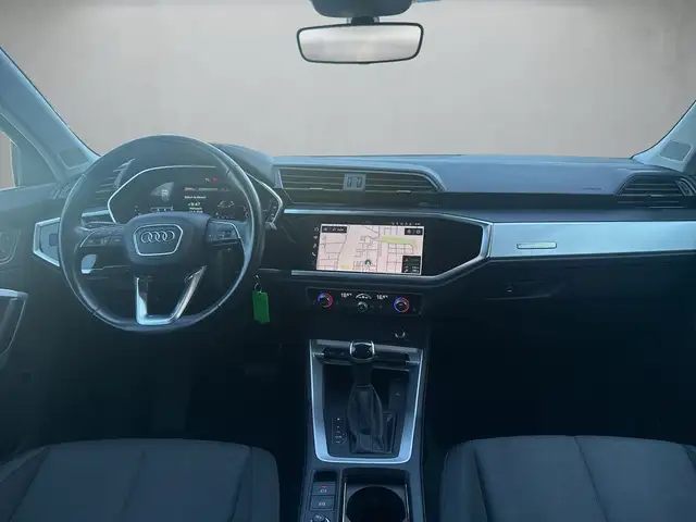 Audi Q3 view 8