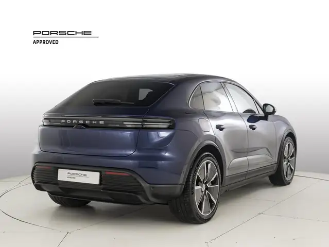 Porsche Macan view 3