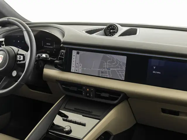 Porsche Macan view 11