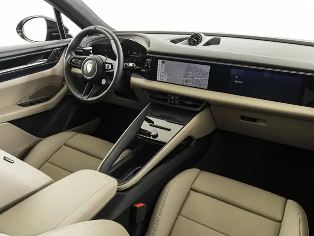 Porsche Macan view 4