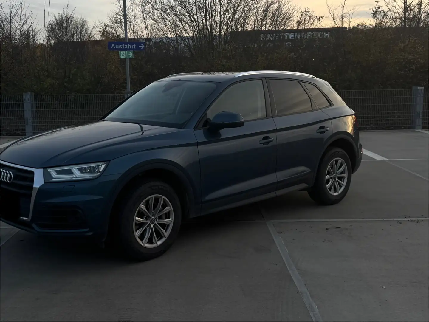 Audi Q5 quattro basis Blau - 2