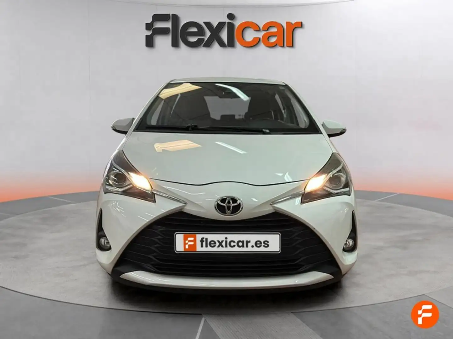 Toyota Yaris 1.0 Business Желтый - 2