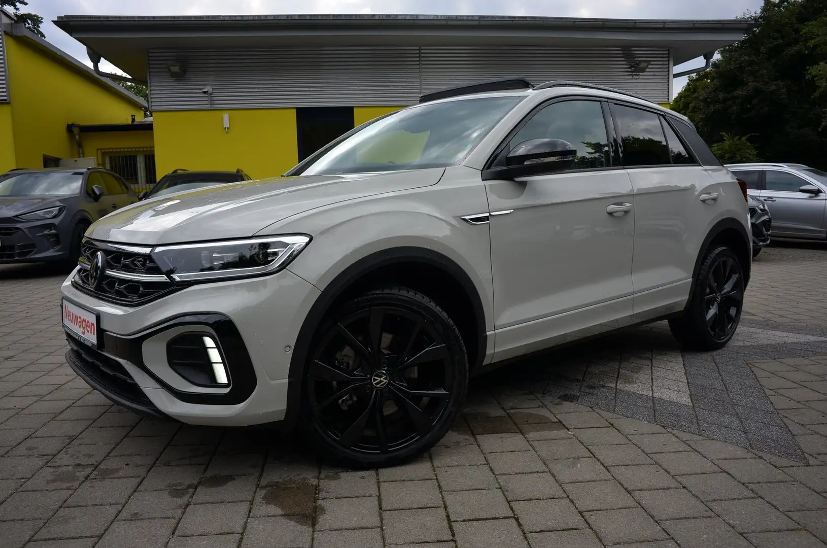 Volkswagen T-Roc 1.5 TSI DSG R-Line 4JG+19+AHK+Pano+IQ+NAVI Grau - 1