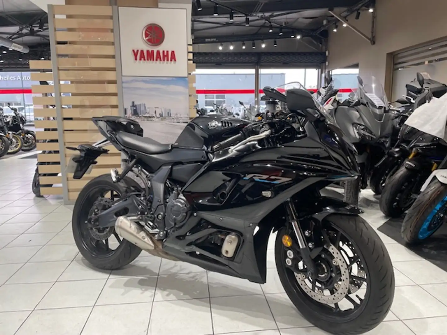 Yamaha YZF-R7 Schwarz - 1