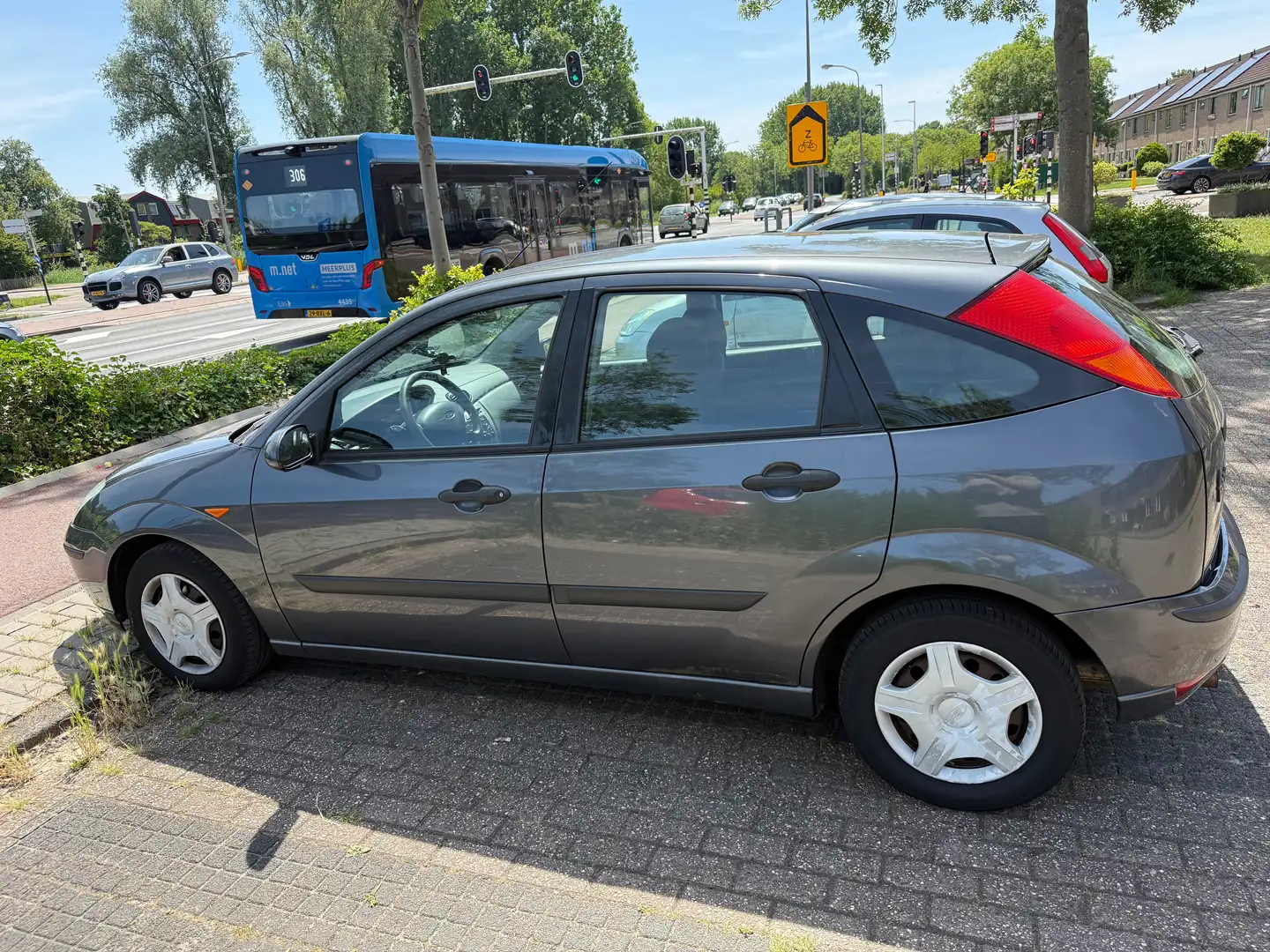 Ford Focus Ford Focus 1.6-16V Centennial Automaat 5-deurs Gris - 1