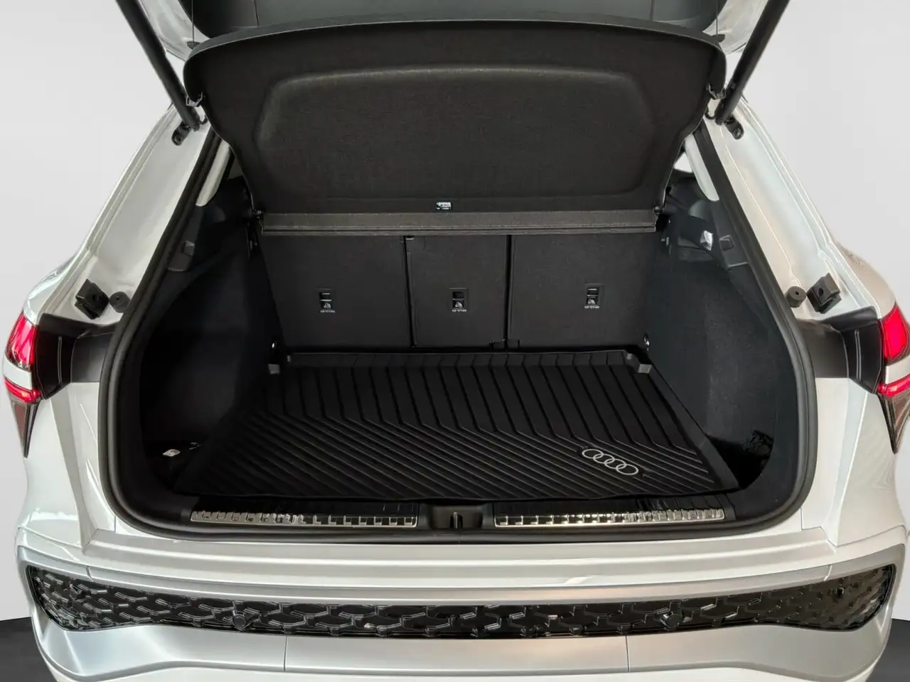 Audi Q3 снимка Audi Q3