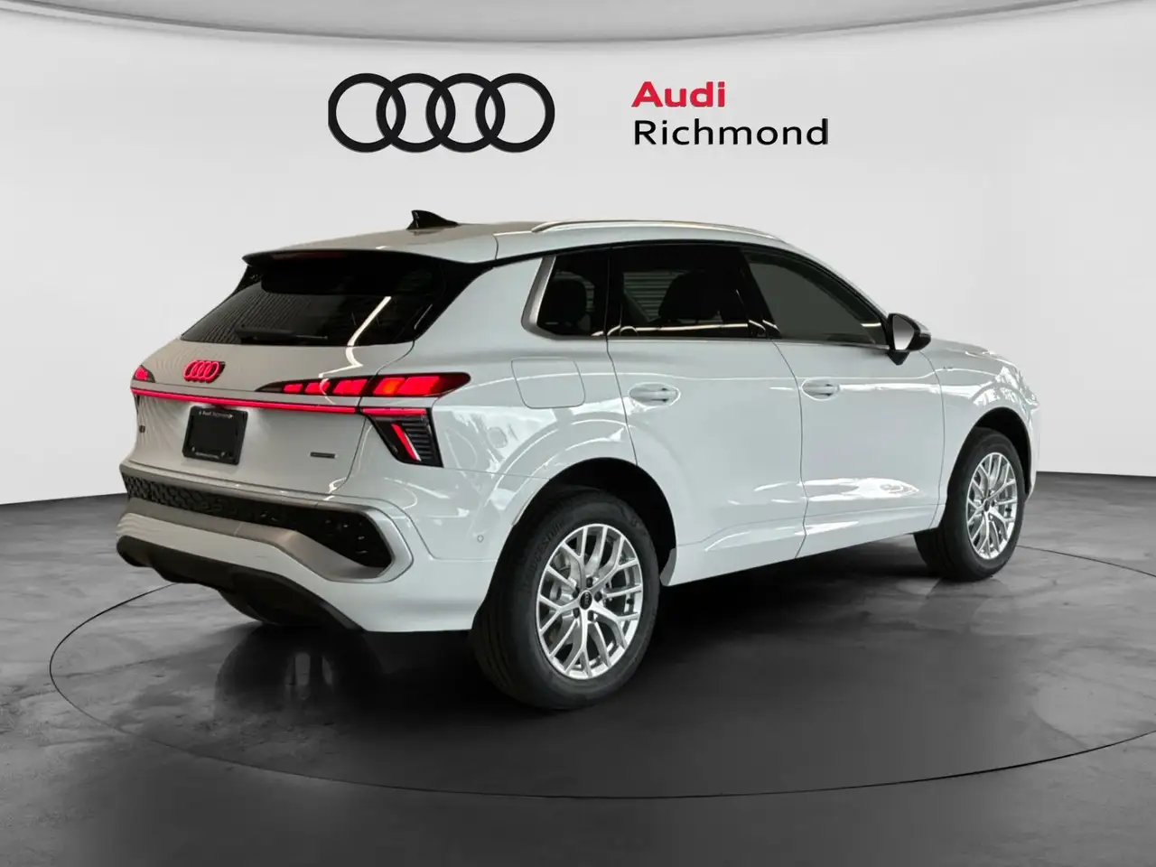 Audi Q3 снимка Audi Q3