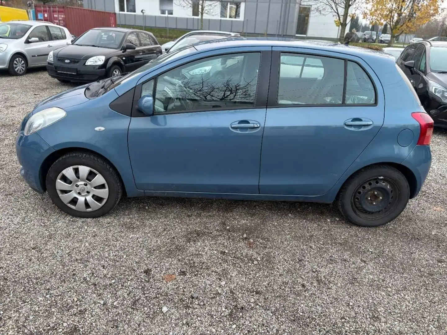 Toyota Yaris Yaris 1,0 VVT-i Linea Sol Linea Sol Blau - 2