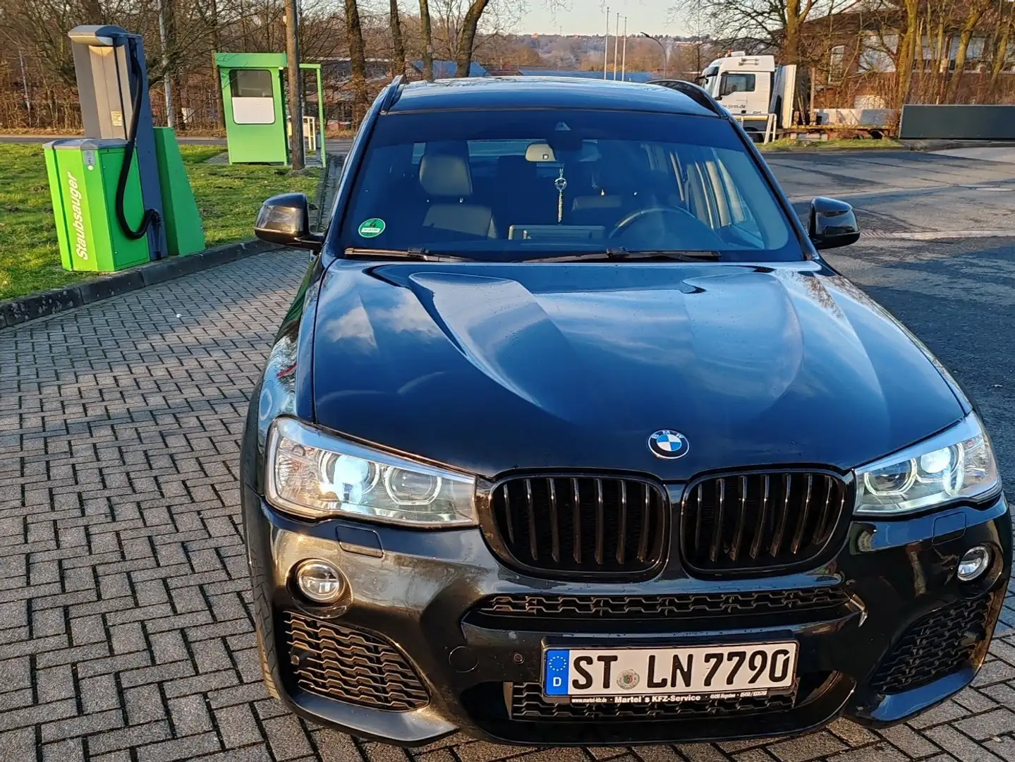 BMW X3 xDrive20d Aut. Schwarz - 1